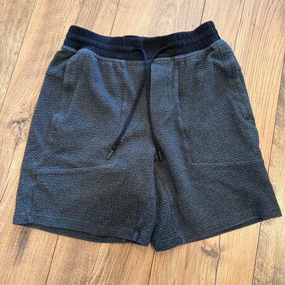 Lululemon Men's At Ease Short 7" - Medium Heathered Black - Picture 1 of 2